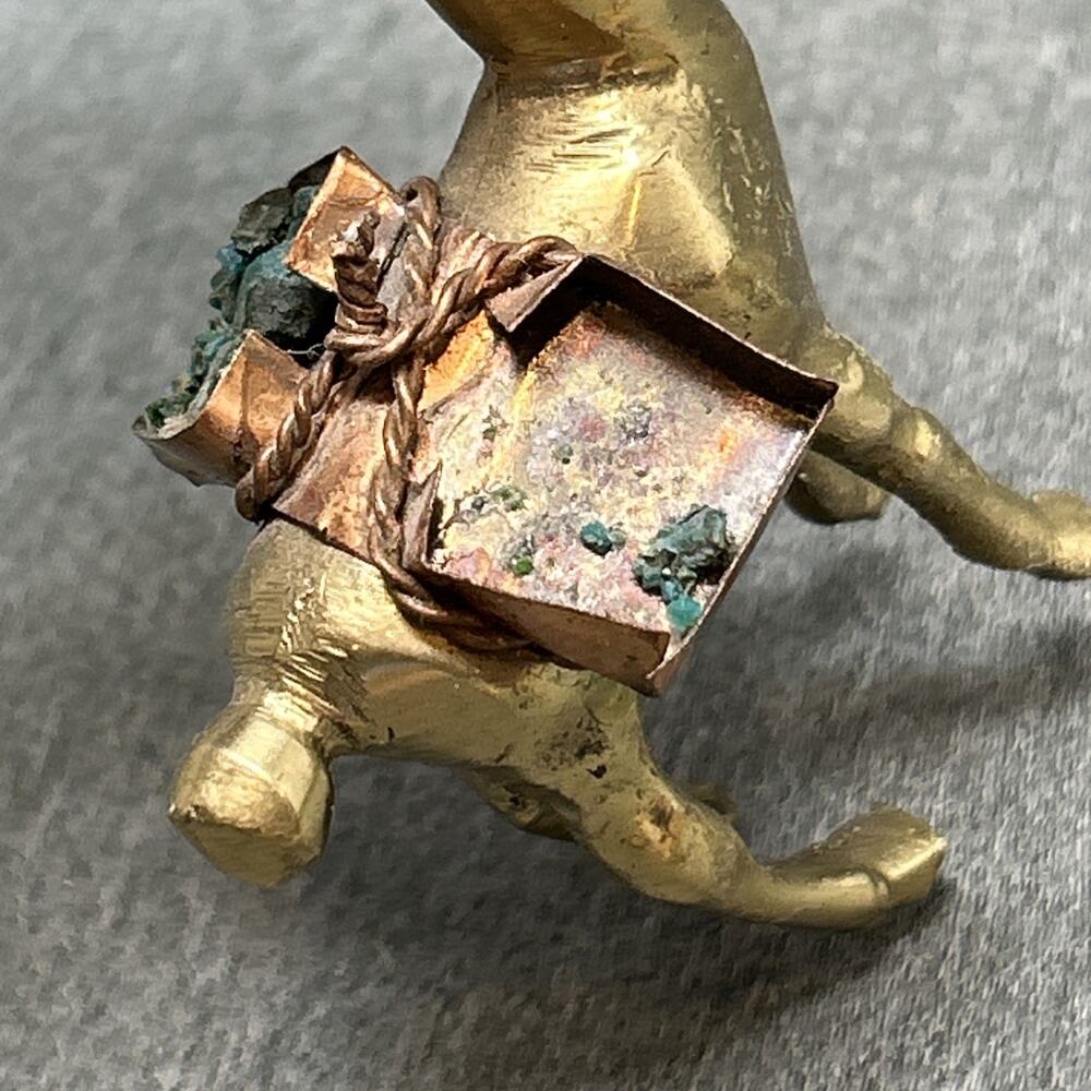 Vintage Mini Brass Llama Figurine Copper Saddle Pack Holding Turquoise Stone 3" - Picture 8 of 8